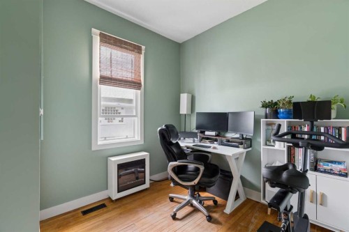 128 18 Avenue Ne, Calgary, AB - Indoor Photo Showing Office