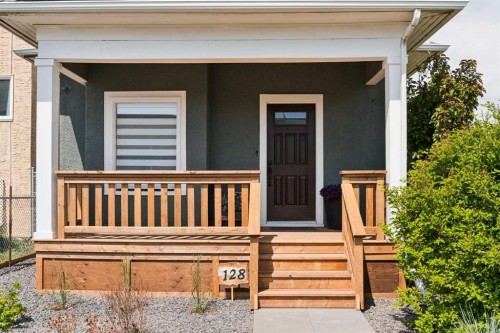 128 18 Avenue Ne, Calgary, AB - Outdoor With Exterior