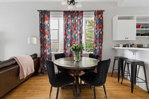 128 18 Avenue Ne, Calgary, AB - Indoor Photo Showing Dining Room
