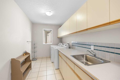 2740 Signal Ridge View Sw, Calgary, AB - Indoor Photo Showing Laundry Room