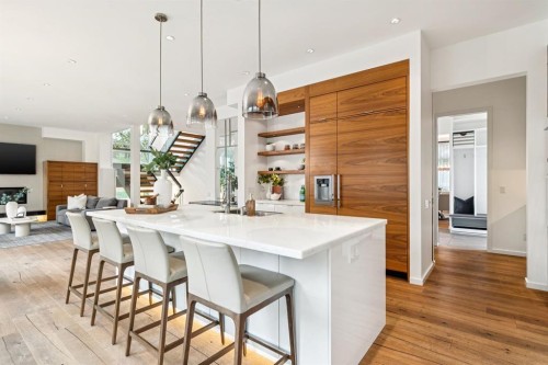 739 33A Street Nw, Calgary, AB - Indoor