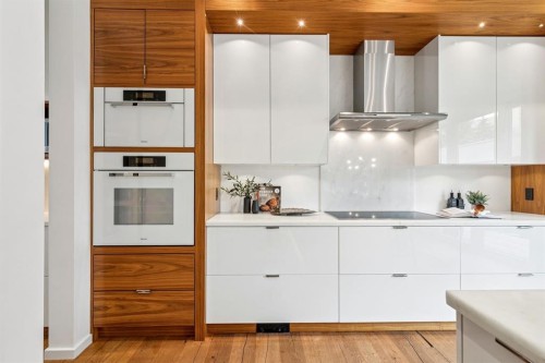 739 33A Street Nw, Calgary, AB - Indoor Photo Showing Kitchen