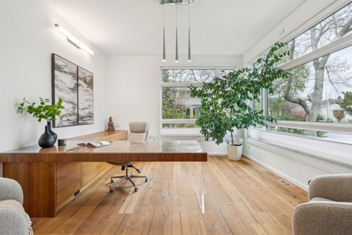 739 33A Street Nw, Calgary, AB - Indoor Photo Showing Office