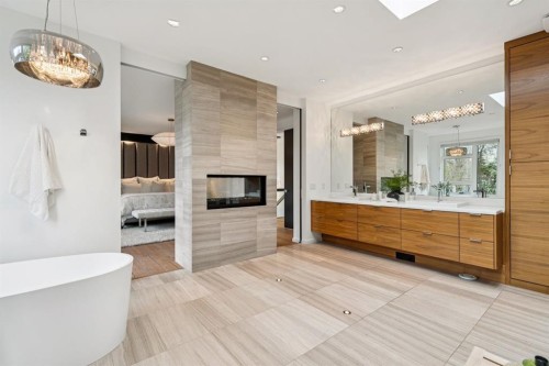 739 33A Street Nw, Calgary, AB - Indoor Photo Showing Other Room