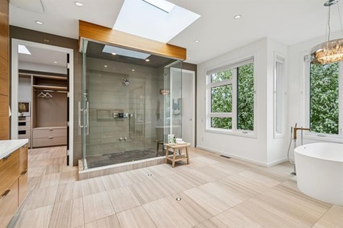 739 33A Street Nw, Calgary, AB - Indoor Photo Showing Bathroom
