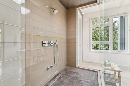 739 33A Street Nw, Calgary, AB - Indoor