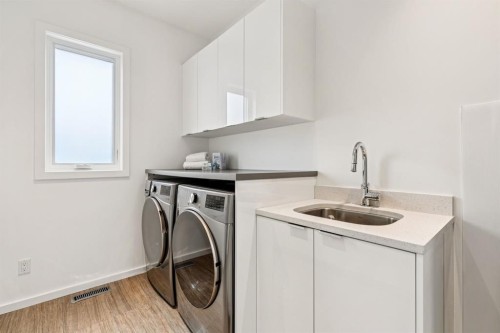 739 33A Street Nw, Calgary, AB - Indoor Photo Showing Laundry Room