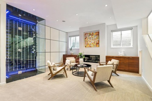 739 33A Street Nw, Calgary, AB - Indoor