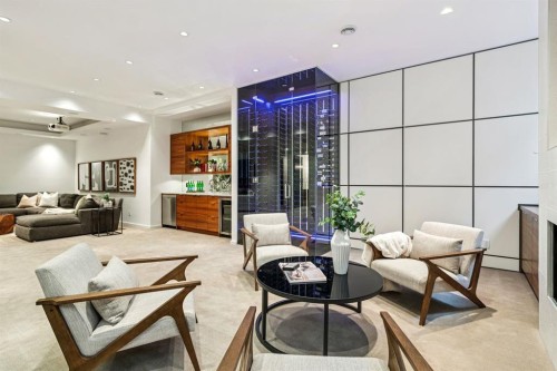 739 33A Street Nw, Calgary, AB - Indoor