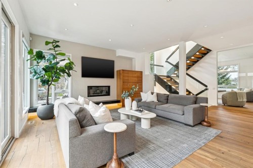 739 33A Street Nw, Calgary, AB - Indoor Photo Showing Living Room With Fireplace