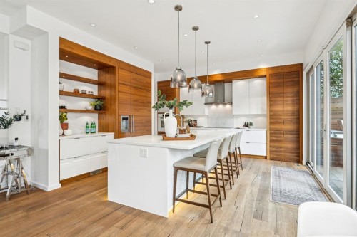 739 33A Street Nw, Calgary, AB - Indoor Photo Showing Kitchen With Upgraded Kitchen