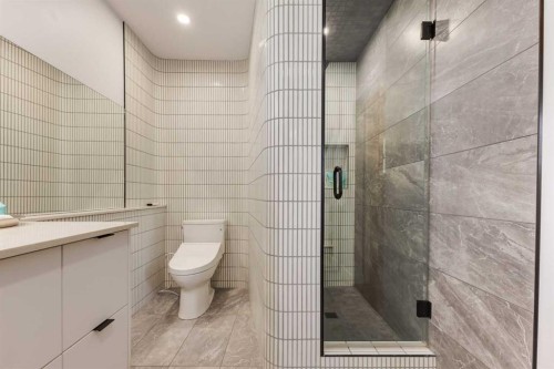 7203 5 Street Sw, Calgary, AB - Indoor Photo Showing Bathroom