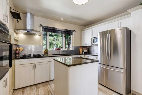 7203 5 Street Sw, Calgary, AB - Indoor Photo Showing Kitchen