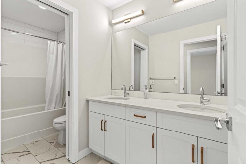 283 Belvedere Drive Se, Calgary, AB - Indoor Photo Showing Bathroom