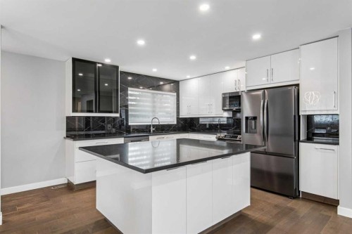 427 96 Avenue Se, Calgary, AB - Indoor Photo Showing Kitchen With Upgraded Kitchen
