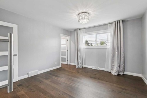427 96 Avenue Se, Calgary, AB - Indoor Photo Showing Other Room