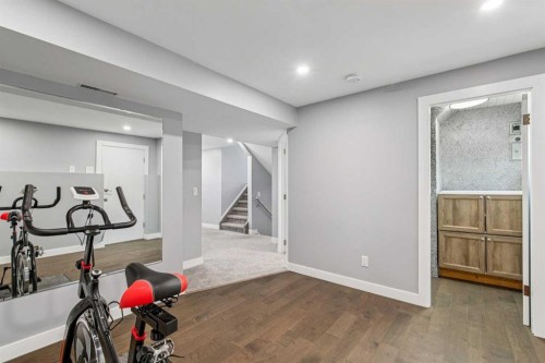 427 96 Avenue Se, Calgary, AB - Indoor Photo Showing Other Room