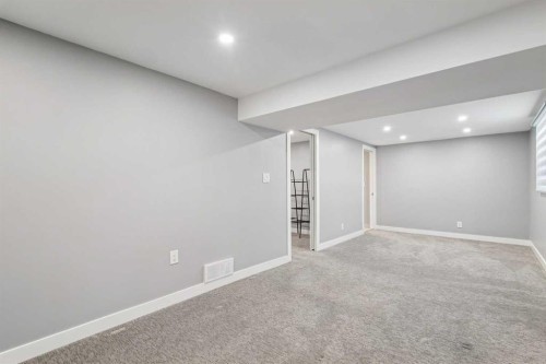427 96 Avenue Se, Calgary, AB - Indoor