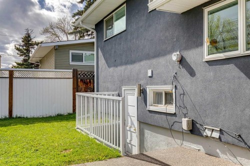 427 96 Avenue Se, Calgary, AB - Outdoor With Exterior