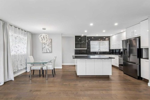 427 96 Avenue Se, Calgary, AB - Indoor Photo Showing Other Room