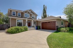 8 Canoe Road SWAirdrie, AB T4B 2N3