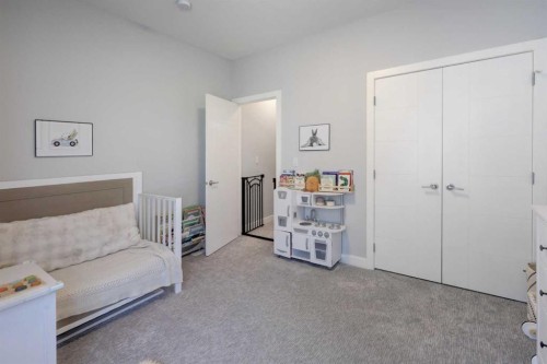 111-408 27 Avenue Ne, Calgary, AB - Indoor Photo Showing Bedroom