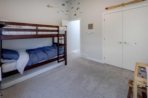 111-408 27 Avenue Ne, Calgary, AB - Indoor Photo Showing Bedroom