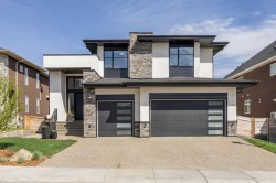127 Kinniburgh Crescent Chestermere, AB T1X 1Y1