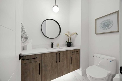 127 Kinniburgh Crescent, Chestermere, AB - Indoor Photo Showing Bathroom