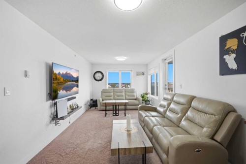 1408-6118 80 Avenue Ne, Calgary, AB - Indoor Photo Showing Living Room