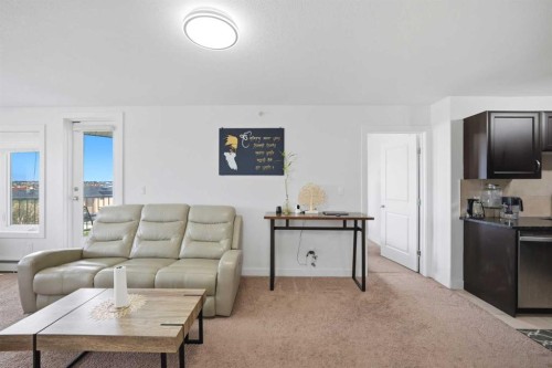 1408-6118 80 Avenue Ne, Calgary, AB - Indoor Photo Showing Living Room