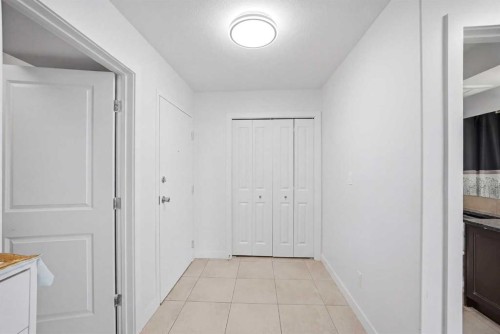 1408-6118 80 Avenue Ne, Calgary, AB - Indoor Photo Showing Other Room