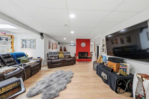 2406 26 Street, Nanton, AB - Indoor