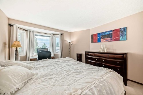 232 Macewan Ridge Close Nw, Calgary, AB - Indoor Photo Showing Bedroom