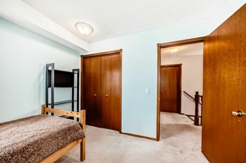 232 Macewan Ridge Close Nw, Calgary, AB - Indoor Photo Showing Bedroom