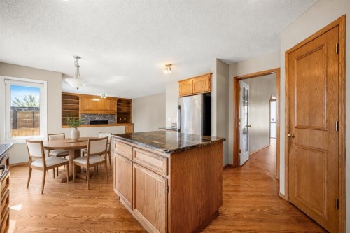 131 Lake Simcoe Court Se, Calgary, AB - Indoor