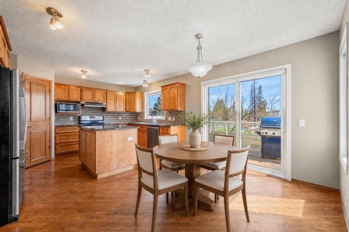 131 Lake Simcoe Court Se, Calgary, AB - Indoor
