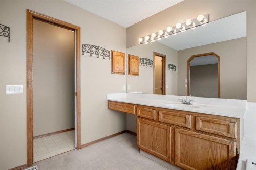 131 Lake Simcoe Court Se, Calgary, AB - Indoor Photo Showing Bathroom