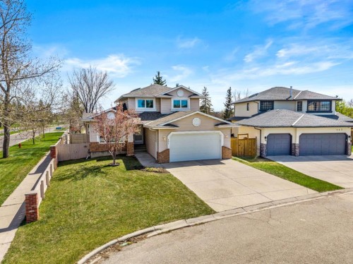 131 Lake Simcoe Court Se, Calgary, AB - Outdoor With Facade