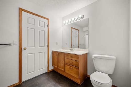 131 Lake Simcoe Court Se, Calgary, AB - Indoor Photo Showing Bathroom