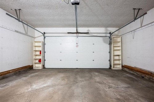 131 Lake Simcoe Court Se, Calgary, AB - Indoor Photo Showing Garage