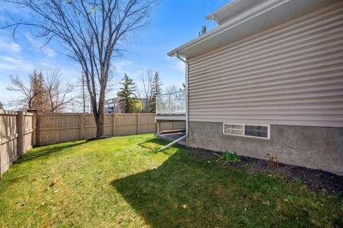 131 Lake Simcoe Court Se, Calgary, AB - Outdoor