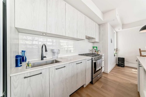 310-1107 Gladstone Road Nw, Calgary, AB - Indoor Photo Showing Kitchen With Upgraded Kitchen