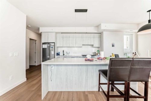 310-1107 Gladstone Road Nw, Calgary, AB - Indoor Photo Showing Kitchen With Upgraded Kitchen