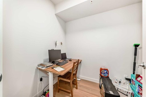 310-1107 Gladstone Road Nw, Calgary, AB - Indoor Photo Showing Office