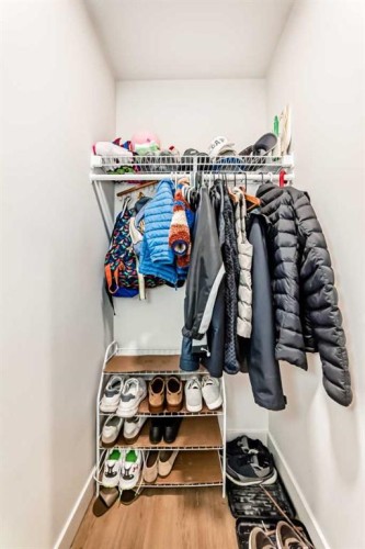 310-1107 Gladstone Road Nw, Calgary, AB - Indoor