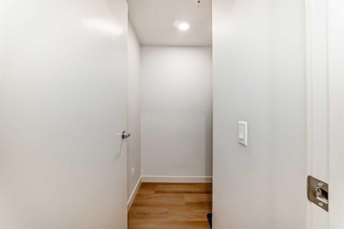310-1107 Gladstone Road Nw, Calgary, AB - Indoor Photo Showing Other Room
