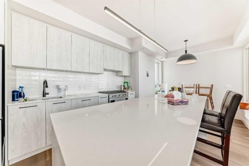310-1107 Gladstone Road Nw, Calgary, AB - Indoor Photo Showing Other Room