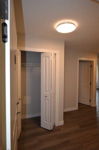 2318-6118 80 Avenue Ne, Calgary, AB - Indoor Photo Showing Other Room