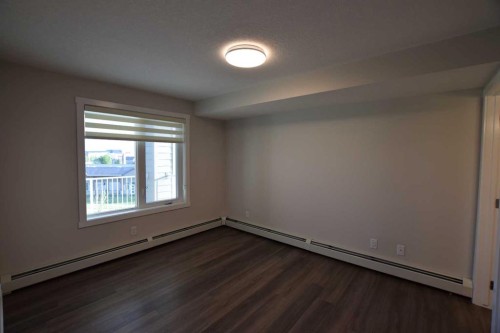 2318-6118 80 Avenue Ne, Calgary, AB - Indoor Photo Showing Other Room